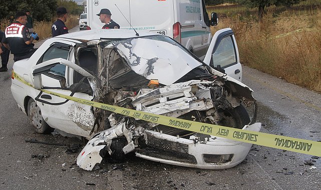 Otomobil ile kamyonet kafa kafaya çarpıştı: 1 ölü, 2 yaralı