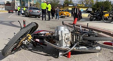 Otomobil ile motosiklet çarpıştı: 1 yaralı