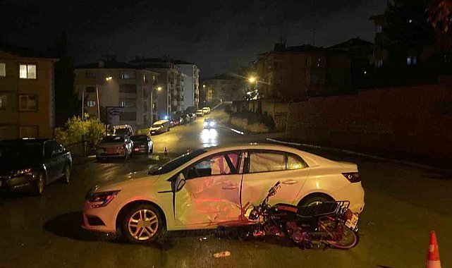 Otomobil ile motosiklet çarpıştı: 1'i ağır 2 yaralı