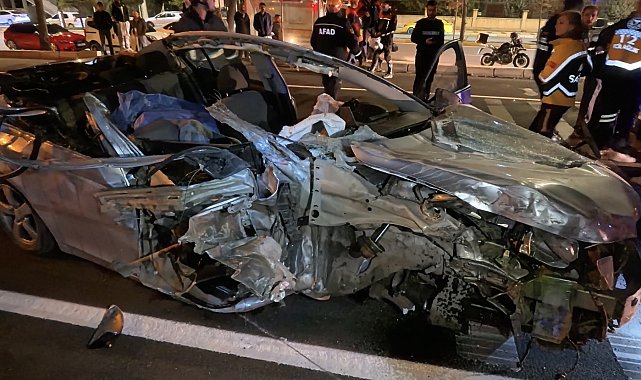 Otomobil tıra arkadan çarptı: 1 ölü 1 ağır yaralı