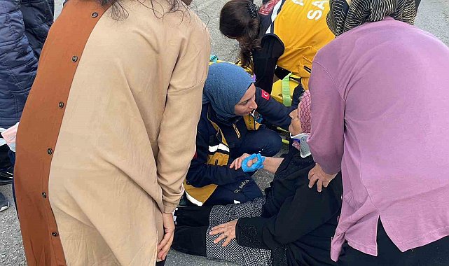 Otomobilin çarptığı yaşlı kadın yaralandı