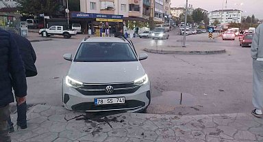 Otomobilin çarptığı yaya yaralandı
