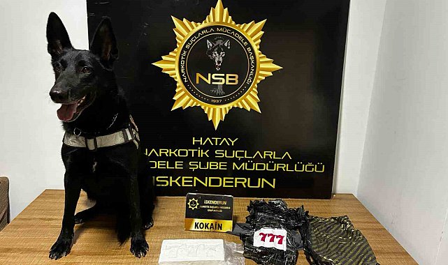 Otomobilin kaputundan 5 buçuk milyon TL'lik uyuşturucu çıktı