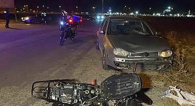 Otomobille çarpışan motosikletin sürücüsü yaralandı