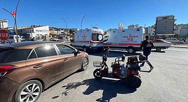 Otomobille üç tekerlekli elektrikli bisiklet çarpıştı: 1 yaralı
