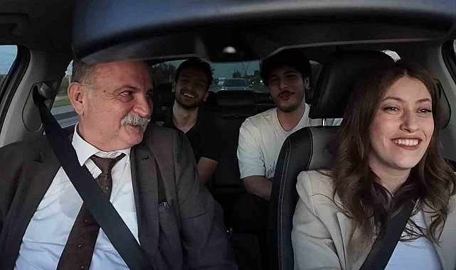 Otostop çeken öğrencilere başkandan sürpriz