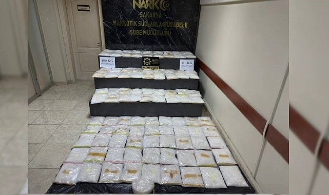 Otoyolda tarihi operasyon: 100 kilo uyuşturucu cipin bagajında bulundu