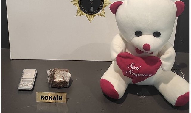 Oyuncak ayı içine gizlenen kokain ele geçirildi: 1 gözaltı
