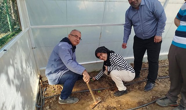 Özel öğrenciler fideleri toprakla buluşturdu
