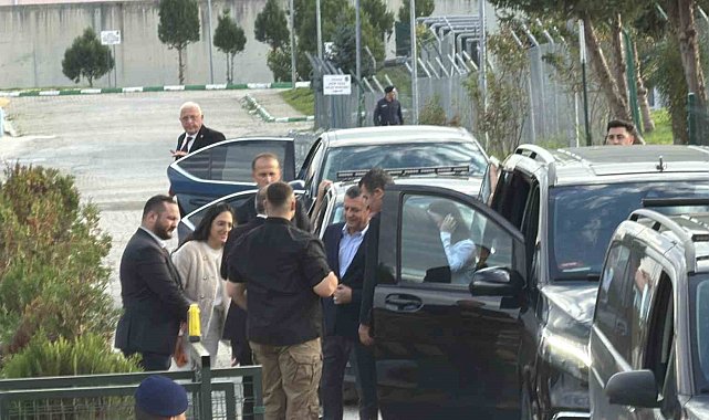 Özgür Özel, Düzce'de tutuklu bulunan Pınar Türker'i ziyaret etti