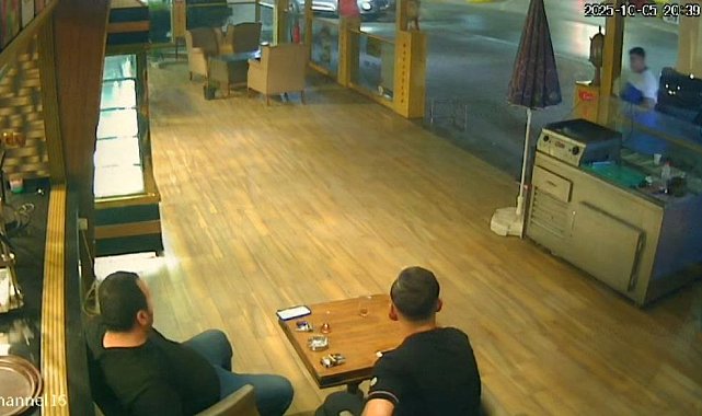 Pastaneye atılan pimi çekilmemiş bombanın yeni görüntüleri ortaya çıktı