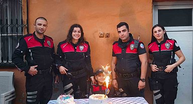 Polis sirenleri bu kez özel gereksinimli çocuğa sürpriz için çaldı