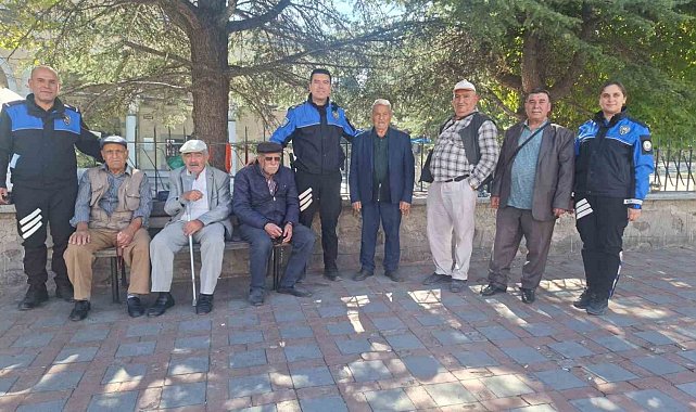 Polislerden yaşlı vatandaşlara ziyaret