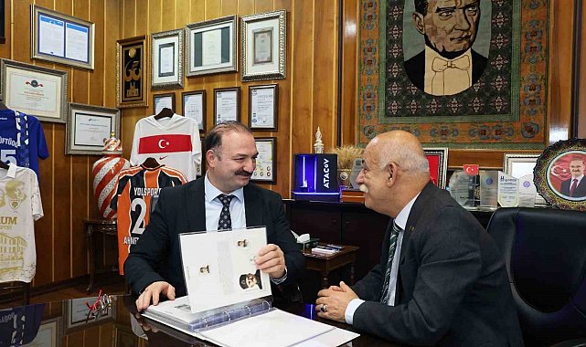 Prof. Dr. Ahmet Nezih Kök'e büyük gümüş madalya