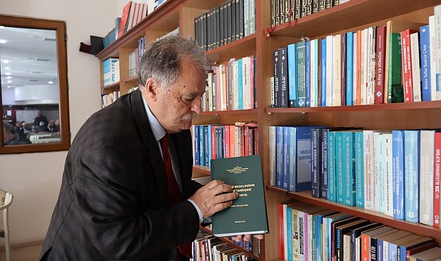Prof. Dr. Erol Kürkçüoğlu'ndan Erzurum Öğretmenevi'ne kütüphane desteği