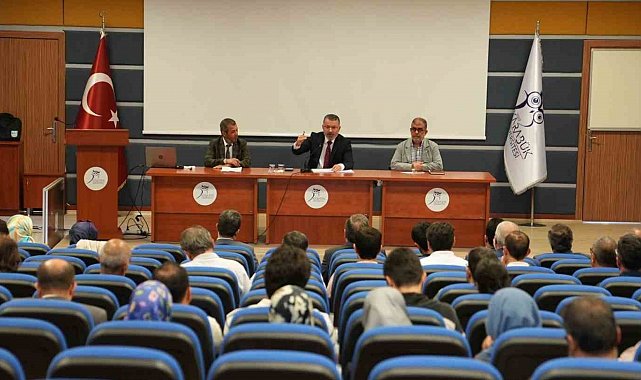 Rektör Kırışık: "Akademisyenlik bilgi aktarmanın ötesinde bir sorumluluktur"