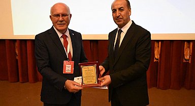 Rektör Savaş, gençlere "Geçmişten Günümüze Matematiğin Serüveni"ni anlattı