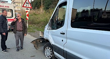 Rize'de okul servisi ile kamyonet çarpıştı