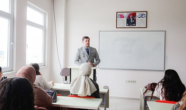 Sağlık öğrencilerine ilk ders İl Sağlık Müdürü Çavdar'dan