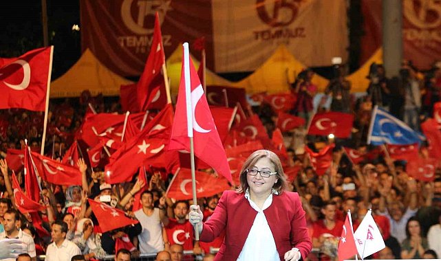 Şahin: "Cumhuriyet, birliğimizin ve kararlılığımızın ebedi simgesidir"