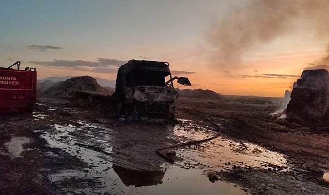 Saman balyası yüklü tır yandı, 25 ton balya kül oldu