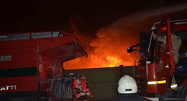 Samsun Bafra OSB'de geri dönüşüm tesisinde yangın