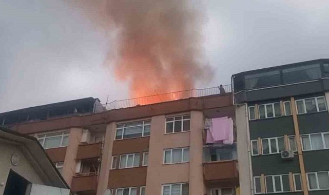 Samsun'da 9 katlı binanın çatı katında yangın