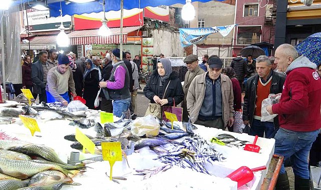 Samsun'da hamsi ve istavrit 75 TL