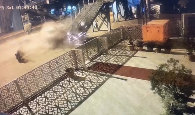 Şanlıurfa'da otomobil üst geçide çarptı: 1 ölü