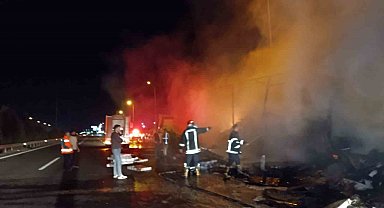 Şanlıurfa'da TV yüklü tır alev topuna döndü
