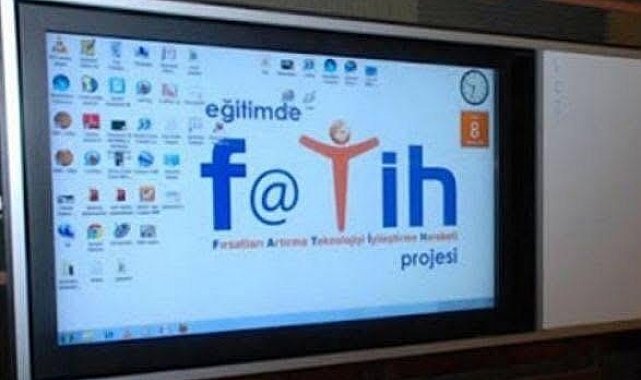 Sarıgöl Dört Eylül İlkokuluna 26 akıllı tahta teslim edildi