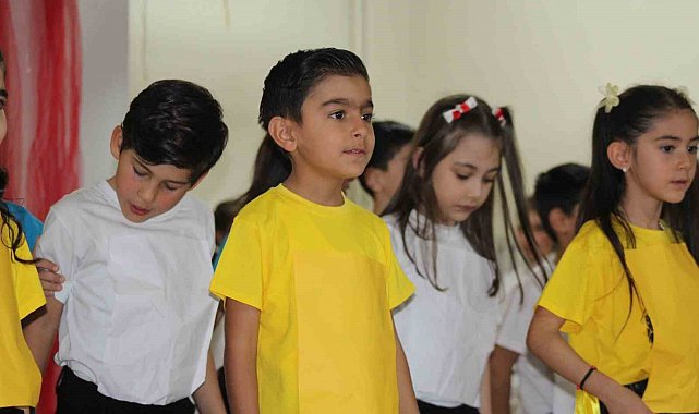Sarıkamış'ta minik öğrencilerin 29 Ekim etkinliği