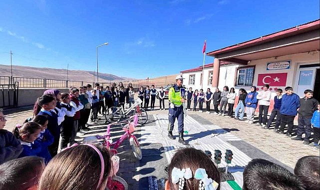 Selim'de öğrencilere trafik eğitimi