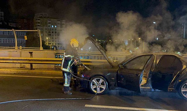 Seyir halindeki otomobil alev aldı