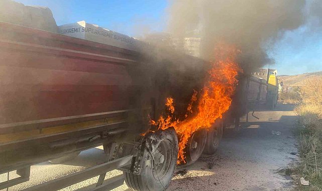 Seyir halindeki tırda çıkan yangın korkuttu