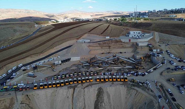 Siirt'e Cumhuriyet'in 102'nci yılına özel 102 kilometrelik yol çalışması