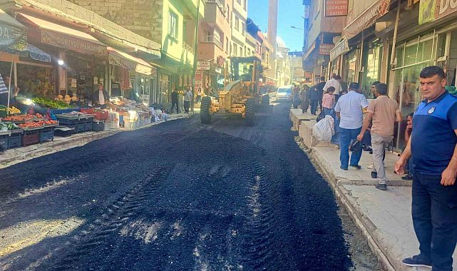 Siirt'te Sakıp Beygo Caddesi'nde asfalt çalışması yapıldı