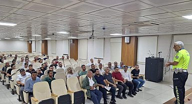 Siirt'te toplu taşıma şoförlerine trafik güvenliği eğitimi verildi