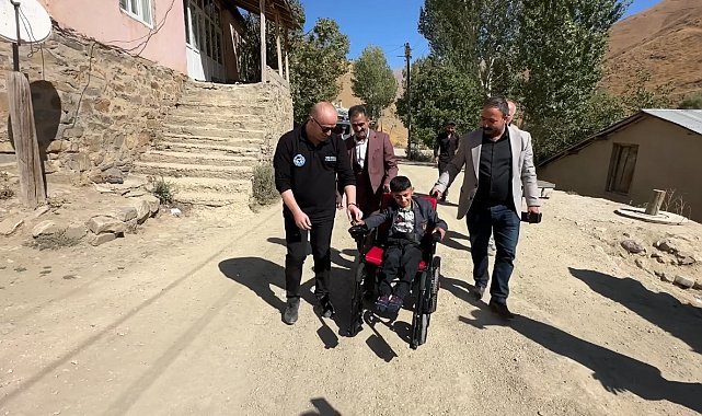 Sınır köyündeki iki özel çocuğun yüzü hasta yatağı ve akülü sandalyeyle güldü