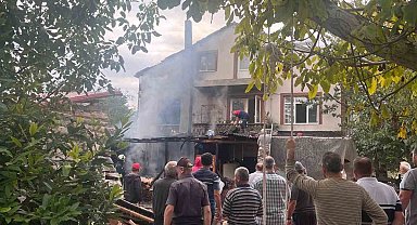 Sinop'ta ev yangını: Tüpün patlama anı kamerada