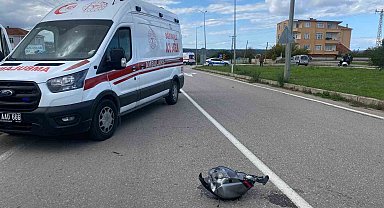 Sinop'ta hafif ticari araç ile iki motosiklet çarpıştı: 2 yaralı