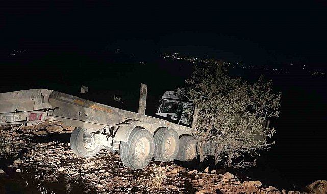 Şırnak'ta tır şarampole yuvarlandı: 1 ölü