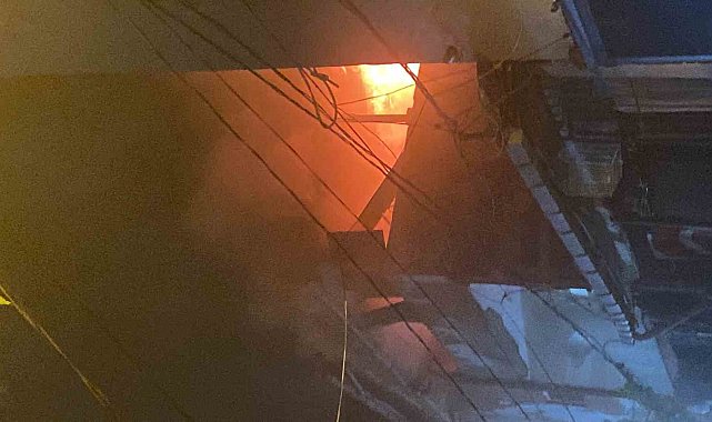 Şişli'de çatı katında çıkan yangın korkuttu