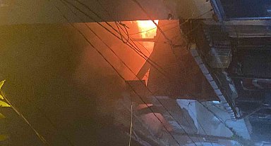 Şişli'de çatı katında çıkan yangın korkuttu