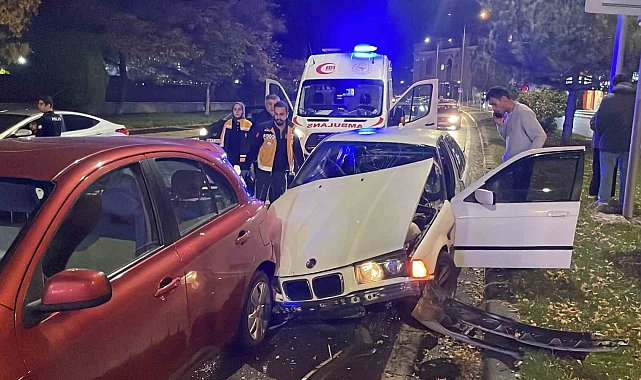 Sivas'ta 5 araç birbirine girdi: 1 kişi yaralandı