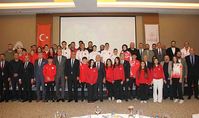 Sivas'ta "Zirvedeki Yiğidolar" ödüllerini aldı