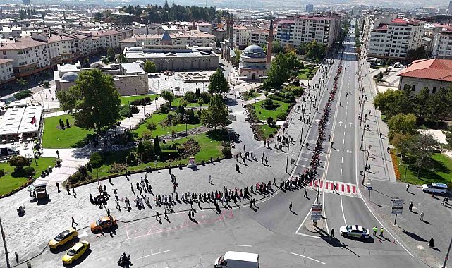 Sivaslı kadınlardan Gazze için 'Sessiz çığlık zinciri'