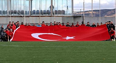 Sivasspor antrenmanda dev Türk bayrağı açtı