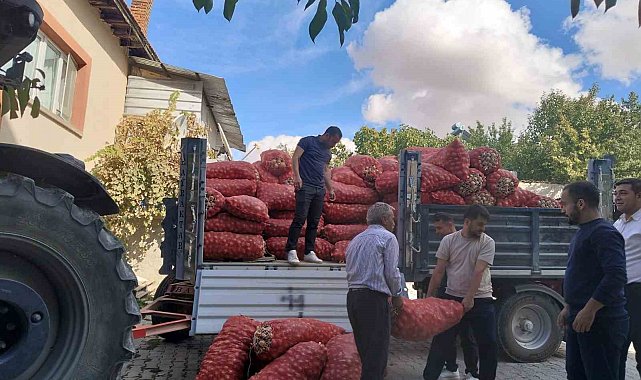 Sivrihisarlı çiftçiler öşürünü müftülüğe teslim etti