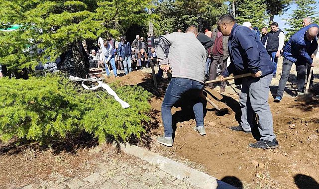 Sobadan zehirlenen anne ve kızı son yolculuklarına uğurlandı